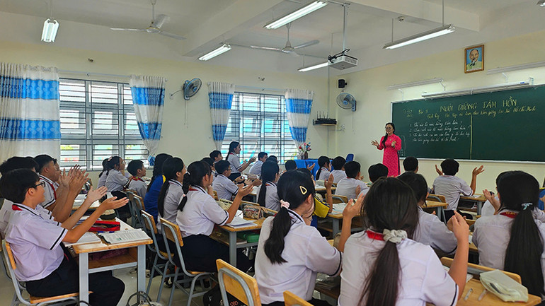 Cụm 3 trường học tại phường 6, quận Tân Bình đi vào sử dụng đã nâng số phòng học trên toàn quận là 301 phòng học trên 10.000 dân trong độ tuổi đi học. (Ảnh CTV). Cụm 3 trường học tại phường 6, quận Tân Bình đi vào sử dụng đã nâng số phòng học trên toàn quận là 301 phòng học trên 10.000 dân trong độ tuổi đi học. (Ảnh CTV).