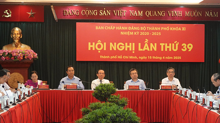 Các đồng chí chủ trì hội nghị. (Ảnh M.H) Các đồng chí chủ trì hội nghị. (Ảnh M.H)