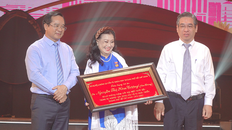 Nghệ sĩ Nhân dân Kim Cương là một trong 60 cá nhân tiêu biểu trong sự nghiệp xây dựng và phát triển Thành phố Hồ Chí Minh (1975-2025). (M.H)