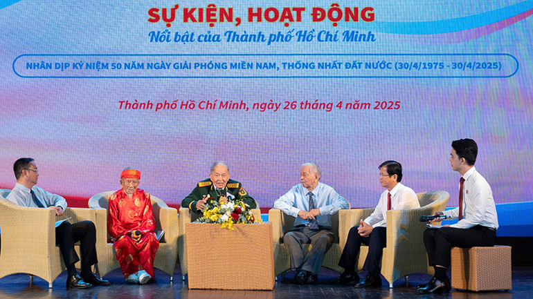 Giao lưu với các nhân vật đã đồng hành cùng sự phát triển của Thành phố suốt 50 năm qua. (Ảnh: Quốc Thanh)