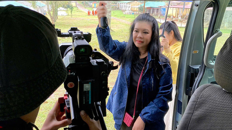 Đạo diễn Mỹ Khanh là trong những đạo diễn tham gia thực hiện bộ phim "Vượt sóng".