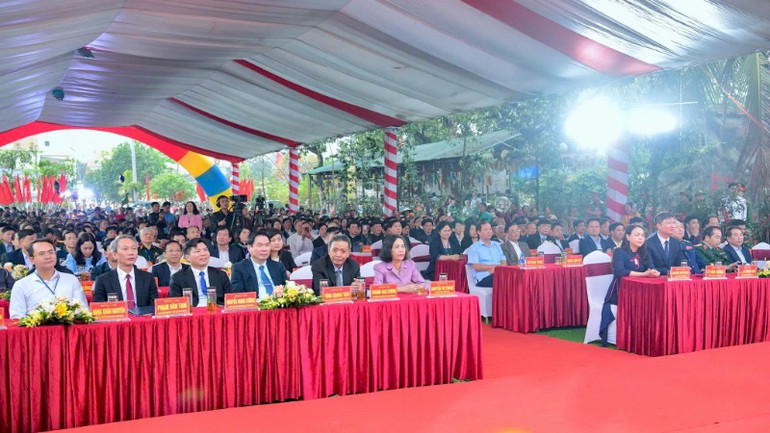 Các đại biểu tham dự lễ hội. Các đại biểu tham dự lễ hội.