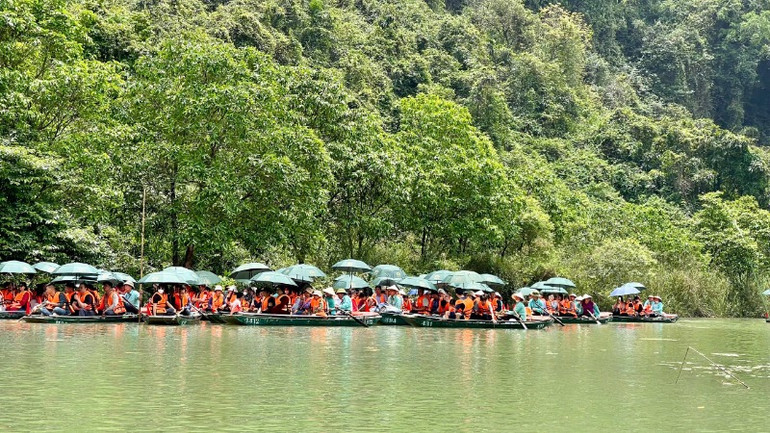 Lễ hội góp phần quan trọng trong việc quảng bá hình ảnh Quần thể danh thắng Tràng An tới du khách trong nước và quốc tế.