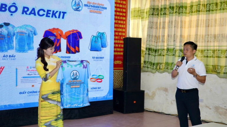 Ban Tổ chức giới thiệu tổng quan về giải: thông tin tổ chức, các mốc thời gian, các nhóm vận động viên, mẫu áo thi đấu chính thức và các hoạt động bên lề.