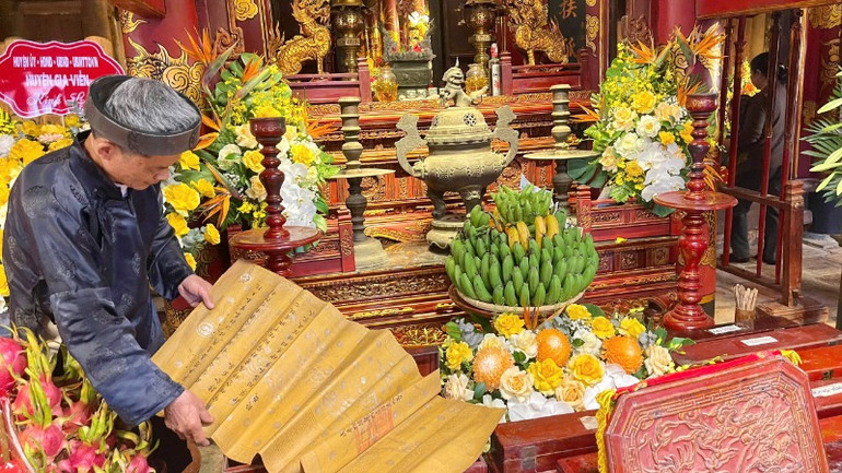 Bản sắc phong các triều đại, tôn hiệu của Thiền sư Nguyễn Minh Không với nhiều công lao to lớn cho lịch sử dân tộc còn được lưu giữ tại Đền thờ Đức Thánh Nguyễn, huyện Gia Viễn. Bản sắc phong các triều đại, tôn hiệu của Thiền sư Nguyễn Minh Không với nhiều công lao to lớn cho lịch sử dân tộc còn được lưu giữ tại Đền thờ Đức Thánh Nguyễn, huyện Gia Viễn.