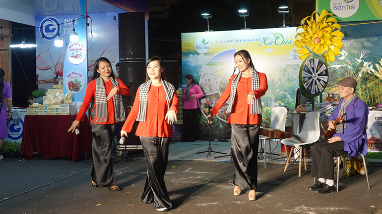 Chương trình giới thiệu nghệ thuật dân gian của tỉnh Bến Tre.