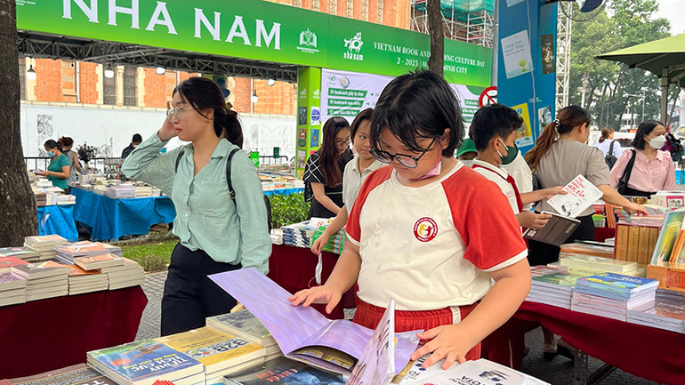 Nhiều độc giả nhỏ tuổi đến với Ngày Sách và Văn hóa đọc lần 2-năm 2023.