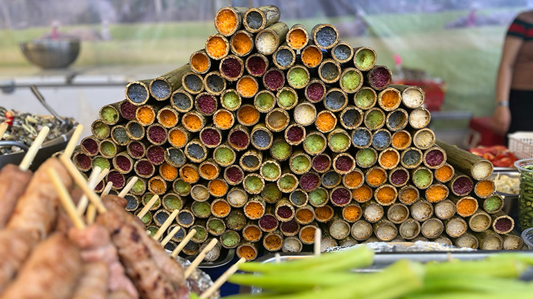 Lễ hội giới thiệu nhiều đặc sản từ khắp ba miền.