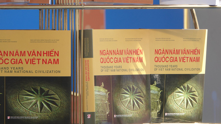 Bìa cuốn sách "Ngàn năm văn hiến quốc gia Việt Nam".