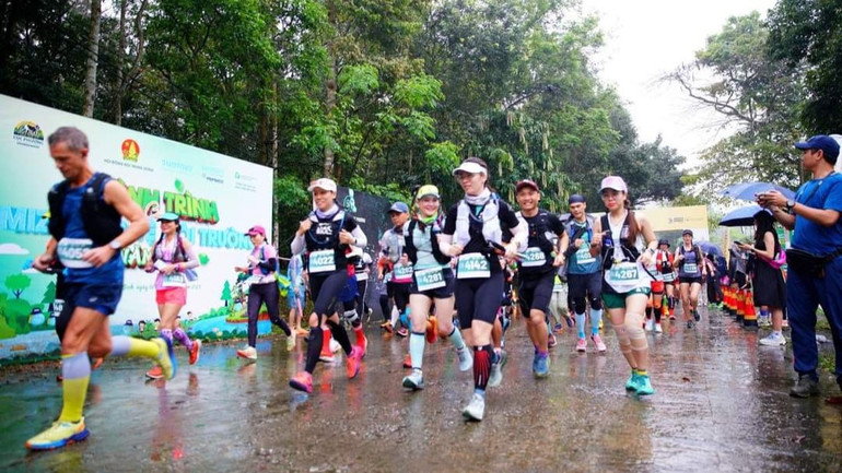 Cự ly chạy 100km xuất phát từ 20 giờ ngày 6/4, cự ly cuối 10km xuất phát 10 giờ ngày 7/4.