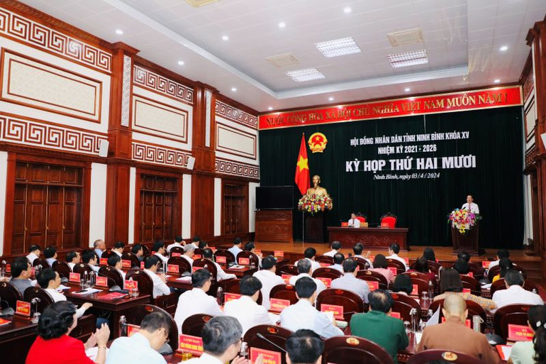 Toàn cảnh phiên khai mạc kỳ họp thứ 20, Hội đồng nhân dân tỉnh Ninh Bình khóa 15, nhiệm kỳ (2021-2026). (Ảnh: ĐỨC LAM)