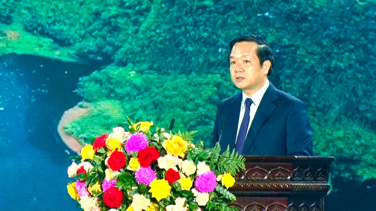 Đồng chí Phạm Quang Ngọc, Chủ tịch Ủy ban nhân dân tỉnh Ninh Bình phát biểu tại lễ kỷ niệm.