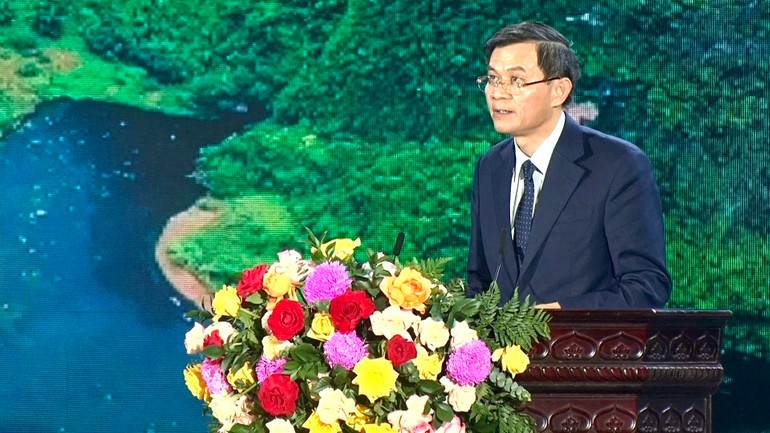 Đồng chí Đoàn Minh Huấn, Bí thư Tỉnh ủy Ninh Bình phát biểu.