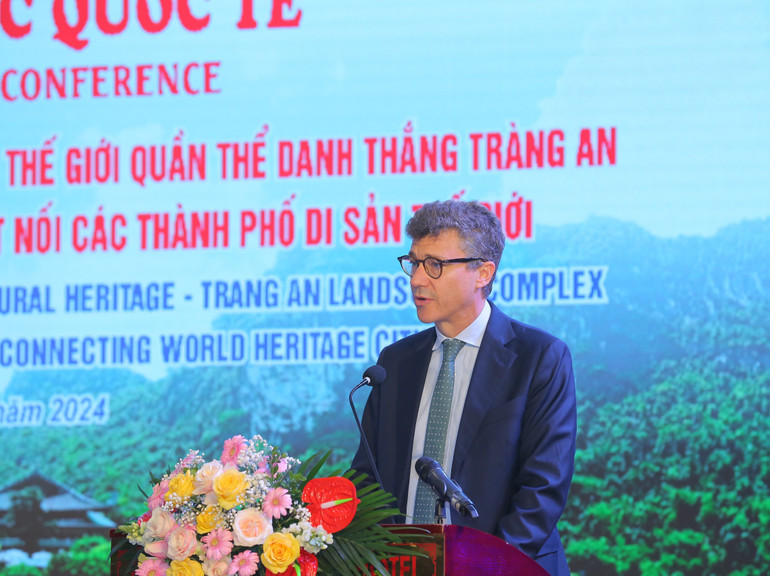 Trưởng Đại diện UNESCO tại Việt Nam Jonathan Baker khẳng định tự hào và cam kết hỗ trợ Tràng An trong hiện tại và tương lai. (Ảnh: Vũ Tuấn) Trưởng Đại diện UNESCO tại Việt Nam Jonathan Baker khẳng định tự hào và cam kết hỗ trợ Tràng An trong hiện tại và tương lai. (Ảnh: Vũ Tuấn)