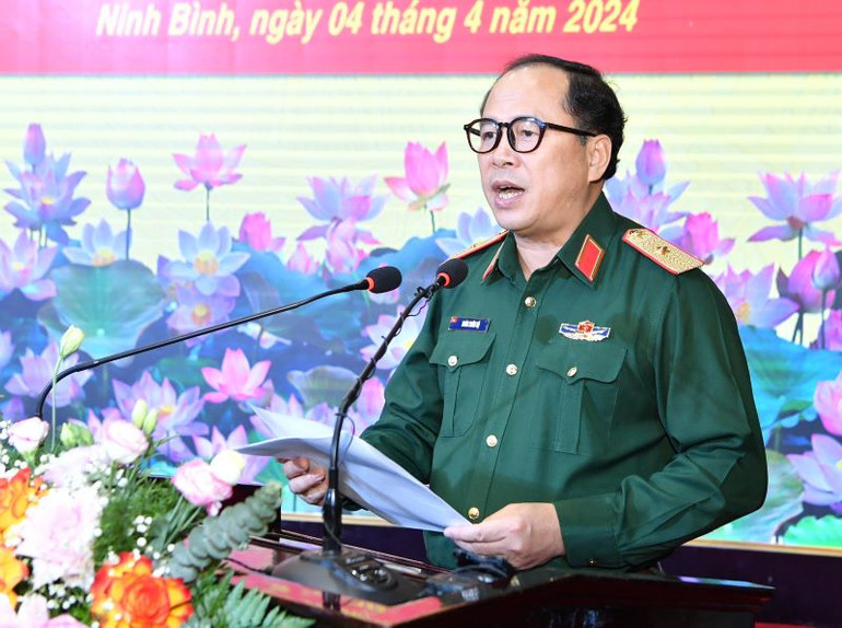 Thiếu tướng Đoàn Xuân Bộ, Tổng biên tập Báo Quân đội nhân dân, phát biểu tại tọa đàm.