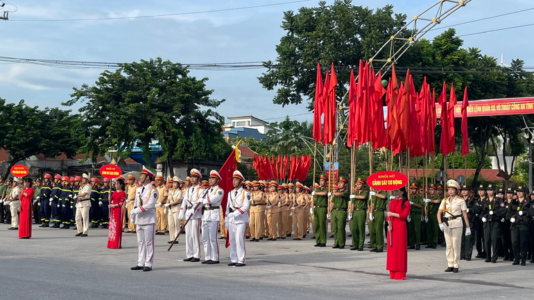 Gần 500 cán bộ, chiến sĩ đến từ các đơn vị Công an trong tỉnh tham gia hội thi. (Ảnh: Xuân Trường)