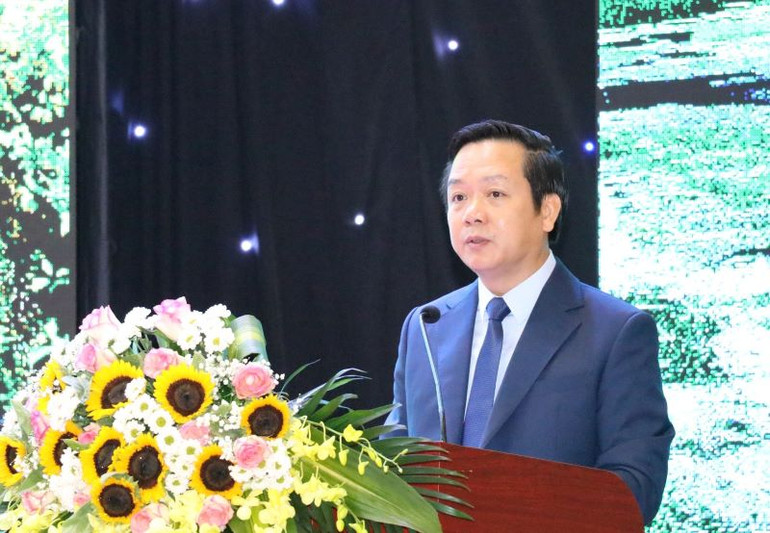 Tiến sĩ Phạm Quang Ngọc, Phó Bí thư Tỉnh Ủy, Chủ tịch Ủy ban nhân dân tỉnh Ninh Bình phát biểu tại phiên khai mạc (Ảnh: Đức Phương)