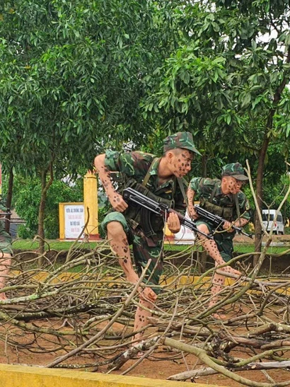 Sư đoàn 325 luôn coi trọng tổ chức huấn luyện theo phương châm “Cơ bản, thiết thực, vững chắc”. 