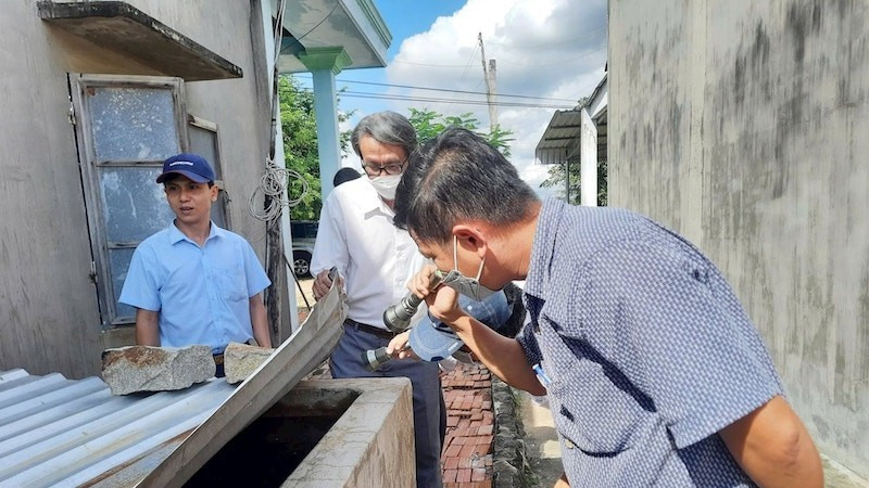 Kiểm tra tình hình phòng chống bệnh sốt xuất huyết.