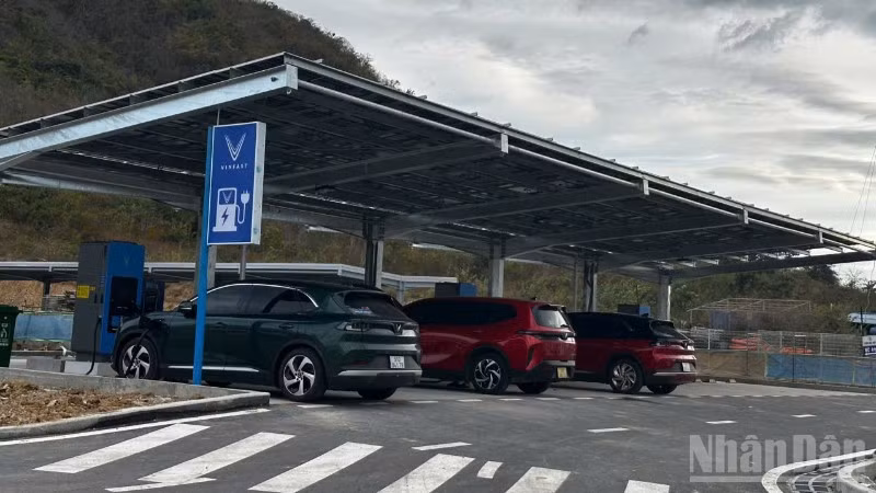 Trạm sạc điện trên cao tốc Vĩnh Hảo-Phan Thiết.