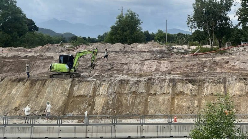 Đơn vị đang thi công tại Km215.