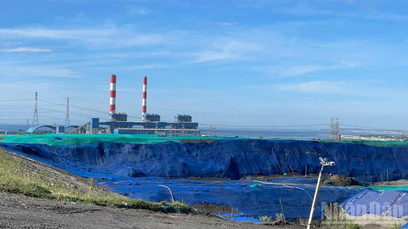 Bãi tro xỉ của các nhà máy nhiệt điện.