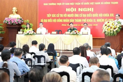 Đồng chí Trần Thanh Mẫn chia sẻ và làm rõ một số nội dung cử tri của các xã khu vực huyện Hóc Môn cũ quan tâm, kiến nghị.