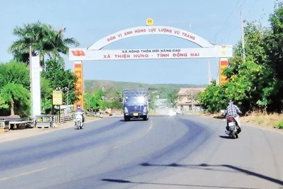 Tuyến đường kết nối từ Cửa khẩu Hoàng Diệu với nội tỉnh được đầu tư hoàn chỉnh giúp việc lưu thông hàng hóa thuận lợi.