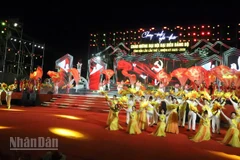 Một tiết mục ca ngợi Đảng quang vinh.