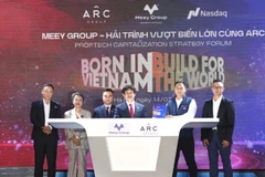 Lễ trao chứng nhận thỏa thuận hợp tác chiến lược giữa Meey Group và ARC Group ngày 14/7.