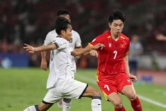 Pha tranh bóng giữa các cầu thủ U23 Việt Nam và Indonesia. (Ảnh: VFF)