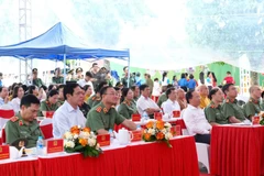 Các đồng chí lãnh đạo Bộ Công an và tỉnh Hà Tĩnh dự Ngày hội Toàn dân bảo vệ an ninh Tổ quốc tại xã Việt Xuyên.