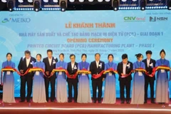Lãnh đạo tỉnh Phú Thọ và Tập đoàn Meiko cắt băng khánh thành tại buổi lễ.