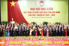 Lãnh đạo Trung ương Mặt trận Tổ quốc Việt Nam và tỉnh Bắc Ninh tặng hoa chúc mừng 119 đại biểu tham gia Ủy ban Mặt trận Tổ quốc tỉnh Bắc Ninh khóa I, nhiệm kỳ 2025-2030.