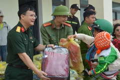  Đoàn công tác của Bộ Chỉ huy Quân sự tỉnh Bắc Ninh thăm, động viên, trao quà tới người dân xã Tây Phước Bắc, tỉnh Gia Lai.