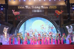 Thiếu nhi Bắc Ninh vui đêm hội Trăng Rằm- Lồng đèn thắp sáng ước mơ.