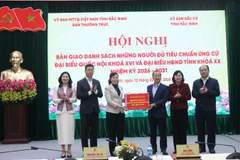 Ban Thường trực Ủy ban Mặt trận Tổ quốc Việt Nam tỉnh Bắc Ninh bàn giao danh sách những người đủ tiêu chuẩn ứng cử đại biểu Quốc hội khóa XVI và đại biểu Hội đồng nhân dân tỉnh, nhiệm kỳ 2026-2031 đến Ủy ban Bầu cử tỉnh.