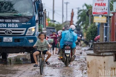 Những nụ cười trên đường làng đã dần trở lại.