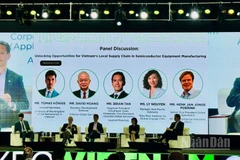 Các diễn giả trong phiên thảo luận tại diễn đàn. (Ảnh: HNV)