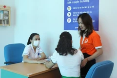 Hoạt động tư vấn, chăm sóc y tế tại Ngôi nhà Ánh Dương Điện BIên. (Ảnh: PV)
