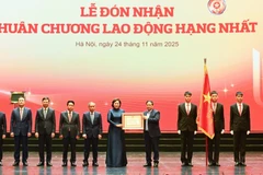 Thủ tướng Chính phủ Phạm Minh Chính trao tặng Huân chương Lao động hạng Nhất cho Ngân hàng nhà nước Việt Nam.