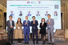 Các chuyên gia, diễn giả trong nước và quốc tế tại 1 trong rất nhiều phiên thảo luận khác nhau trong khuôn khổ diễn đàn. (Ảnh: HNV)