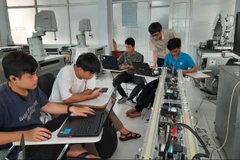 Đào tạo nhân lực tự động hóa tại Trung tâm Đào tạo Khu Công nghệ cao (Khu Công nghệ cao Thành phố Hồ Chí Minh).