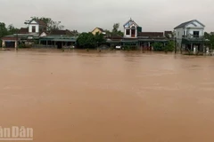 Nhiều khu vực dân cư vùng hạ du hồ Kẻ Gỗ bị chìm trong biển nước.