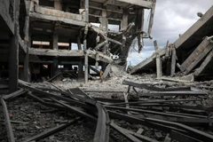 Các tòa nhà bị phá hủy do xung đột tại Khan Younis, Dải Gaza. Ảnh:TTXVN