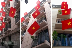 [Video] Giới trẻ đổ xô "săn" khoảnh khắc trong không khí Quốc khánh