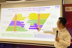 Đại diện đến từ Ban Nghiên cứu phát triển kinh tế tư nhân chia sẻ về các chính sách phát triển. (Ảnh: NGUYÊN TRANG)
