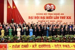 Ban Chấp hành Đảng bộ tỉnh Nghệ An khóa 20, nhiệm kỳ 2025-2030 ra mắt nhận nhiệm vụ trước Đại hội.