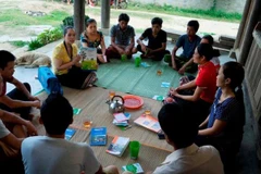 Tuyên truyền phòng, chống HIV/AIDS đến tận các bản làng xa xôi.