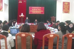 Đoàn công tác số 1 của tỉnh Cao Bằng kiểm tra, công nhận kết quả phổ cập giáo dục và xóa mù chữ tại xã Quang Trung.